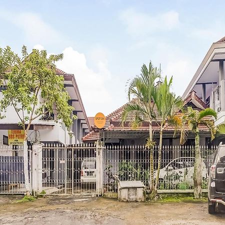 Spot On 90797 Sukun Syariah Homestay マラン エクステリア 写真