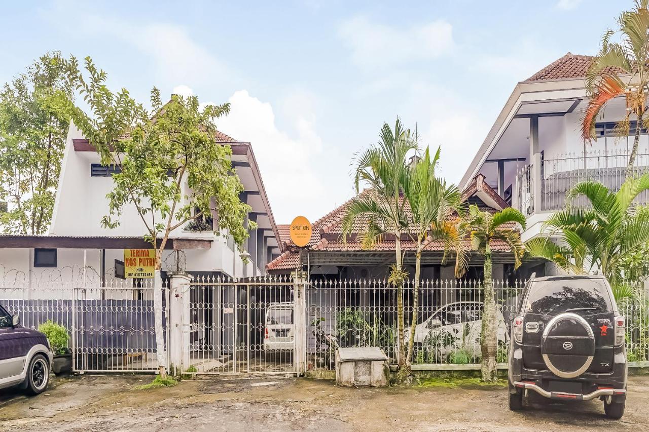 Spot On 90797 Sukun Syariah Homestay マラン エクステリア 写真
