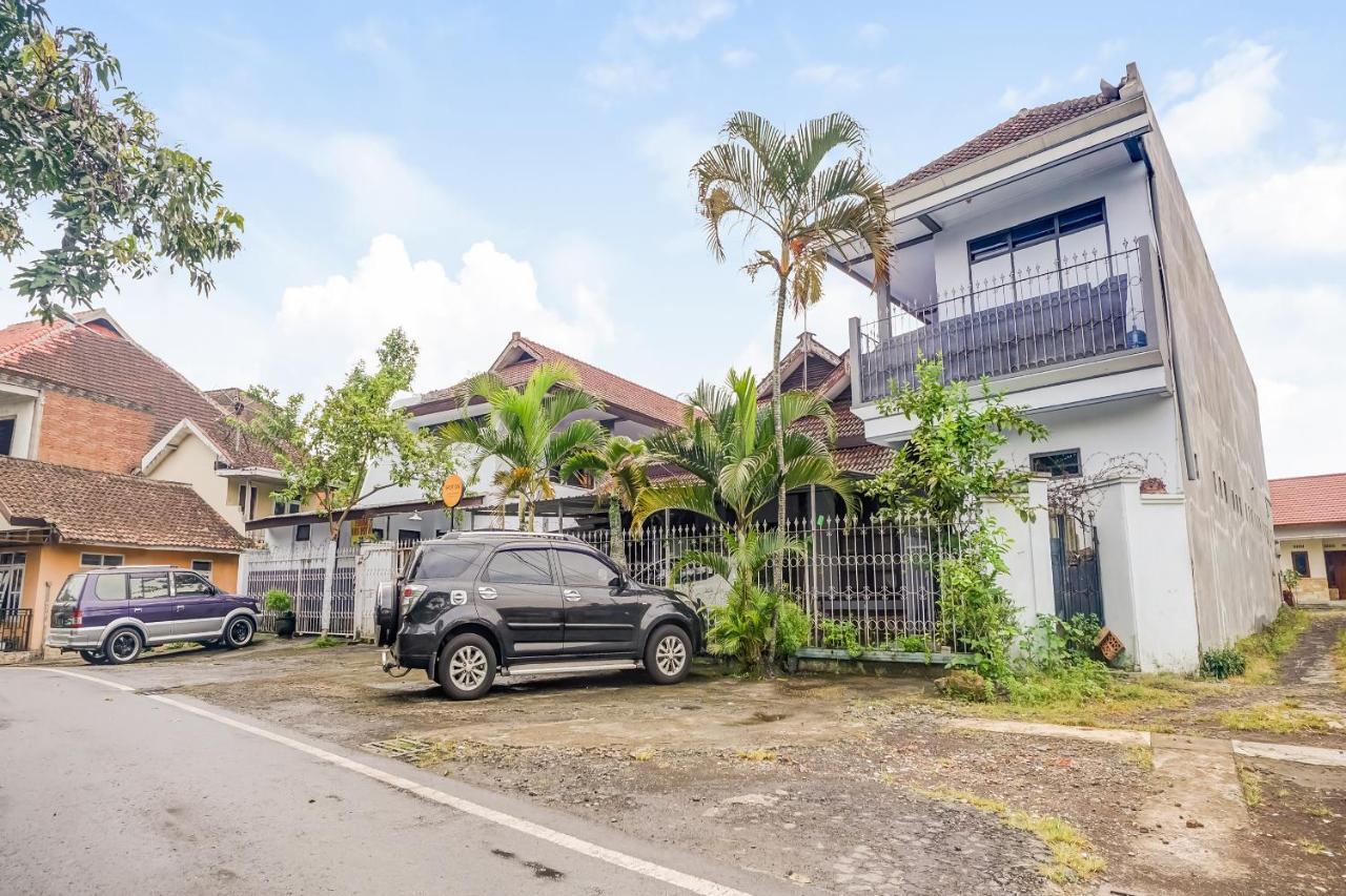Spot On 90797 Sukun Syariah Homestay マラン エクステリア 写真