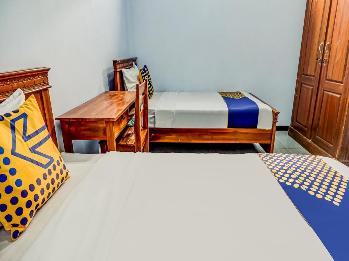 Spot On 90797 Sukun Syariah Homestay マラン エクステリア 写真